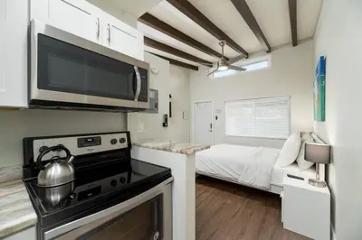 a kitchen with a stove and a bed in a room at The Hideaway at Lake Ridge 2 in Fort Lauderdale