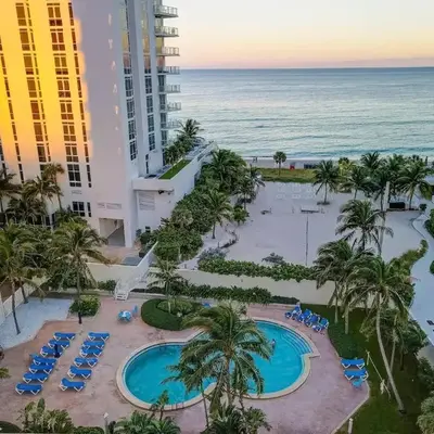 Great apartment in Hollywood with side ocean view! Direct access to the beach! 14th floor