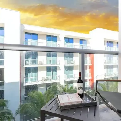 Hot tub & Rooftop pool - Near Beach