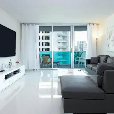 Beautiful 2 Bedroom Apartment on Hollywood Beach