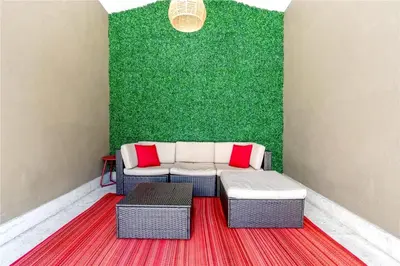 a living room with a couch and a green wall at Biscayne Bay View Stay Pool Hot Tub and Amenities in Miami