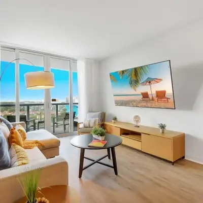Infinite Views with Amazing Pool plus Gym