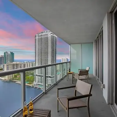 Infinite View and Balcony with Pool