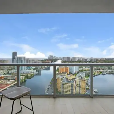 Infinite View - Balcony- Amazing Pool- Near Beach