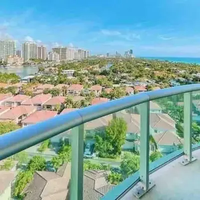 Breathtaking ocean view! 15th floor