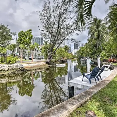 Canal-Front Condo Walk to Downtown Ft Lauderdale!