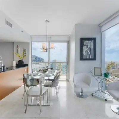 Wonderful 2/2 Condo at Icon Brickell With Pool