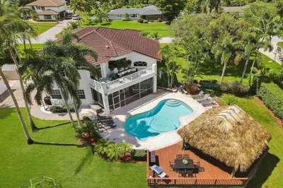 an aerial view of a house with a swimming pool at Spacious home wprivate pool game room in Plantation