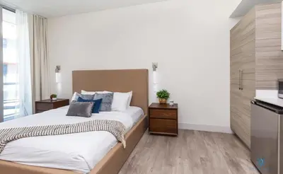 a bedroom with a large bed and a kitchen at Rooftop infinity Pool - Hollywood Beach Broad - walk in Hollywood