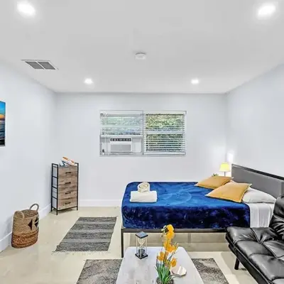 Hollywood Large Studio Close to Beach & Casino LB3