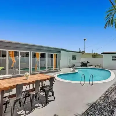 Luxury Pool Villa // 5BD 4BA