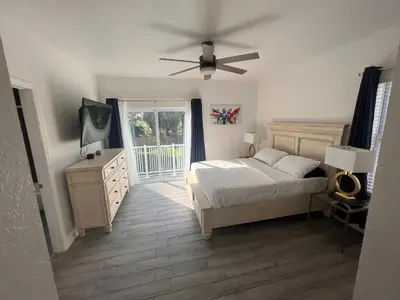 a bedroom with a bed and a ceiling fan at Luxe Fort Lauderdale in Fort Lauderdale