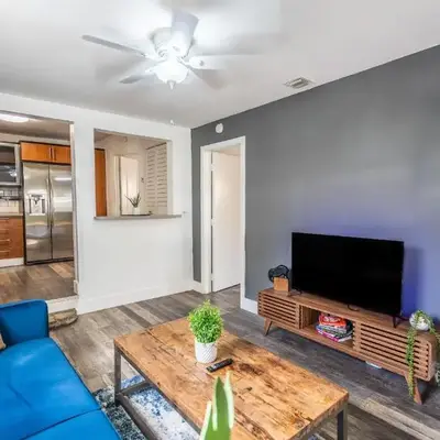 2 BD Home w/ Private Parking
