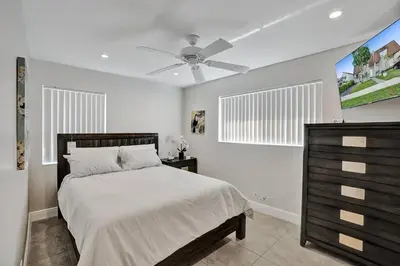 a bedroom with a bed and a ceiling fan at By Hard Rock Guitar Hotel casino 7 min walk in Dania Beach
