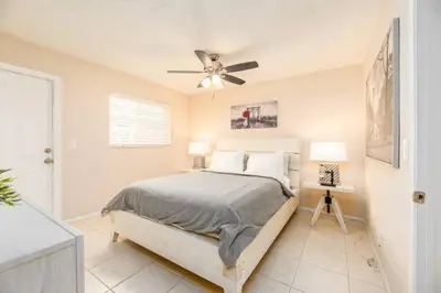 a bedroom with a bed and a ceiling fan at The Retreat 3 - Wilton Manors in Fort Lauderdale