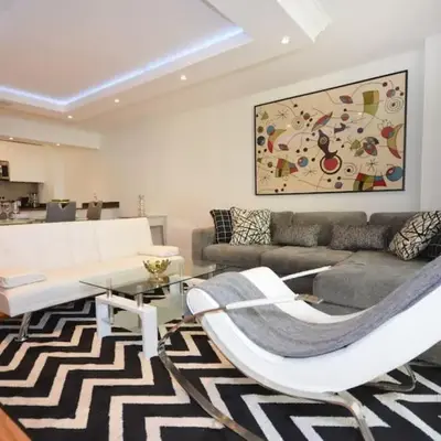 LUXURY CONDO LOCATED iN THE HEART OF MIAMI