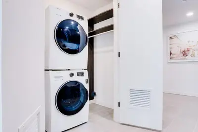 a laundry room with a washer and dryer at Modern and newly built studio with Pool, Gym, and Restaurant access in Miami