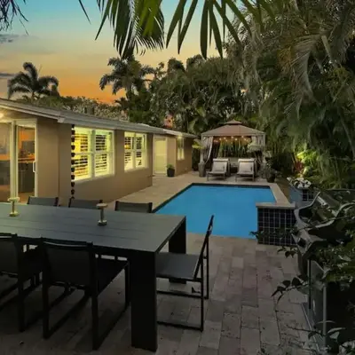Modern 2BRHouse in Wilton Manors with a Heated Pool and KING Bed