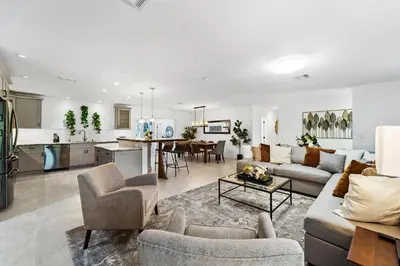 Gallery image of Modern house wpool volleyball court in Davie