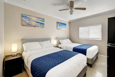 a bedroom with two beds and a ceiling fan at Great Location 5BR Heated Pool near Hollywood Beach in Hollywood