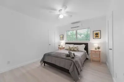 a bedroom with a bed and a ceiling fan at Beautiful Apt 2/2 Near The Beach in Miami