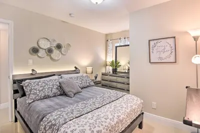 a bedroom with a large bed and a mirror at Fort Lauderdale Apt Near Beaches and Shopping! in Fort Lauderdale