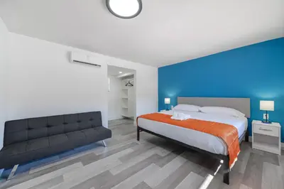 a bedroom with a bed and a black couch at Peaceful Studio by the Beach with Parking - M25 in Hollywood