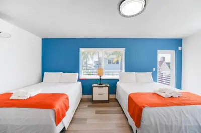 two beds in a room with blue walls at Radiant Unit with parking and pool - M26 in Hollywood