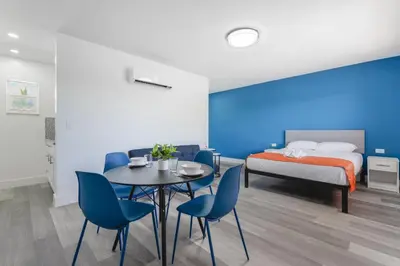 a bedroom with a bed and a table and chairs at Spacious unit with pool and parking - M33 in Hollywood