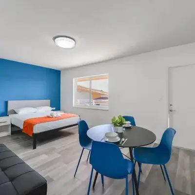 Spacious unit with pool and parking - M33