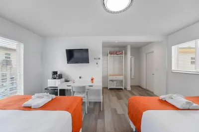 a white room with two beds and a desk at Studio with Balcony and Parking - M47 in Hollywood