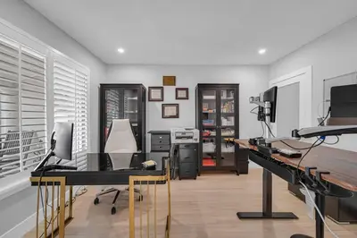 a room with a desk and a computer in it at Casa la Miami - Central location Villa with Pool & Gym in Miami
