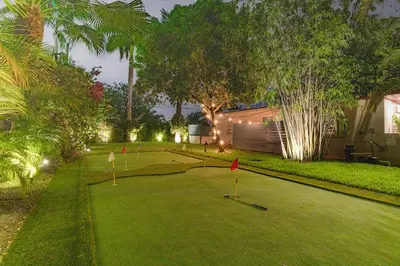 a golf course in the middle of a yard at Cool Villa Northwest Miami BY THE GLAMHOMES in Miami