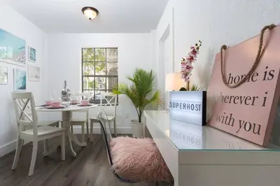 a dining room with a dining table and a dining room at Lovely Apartment Near Brickell 1 in Miami