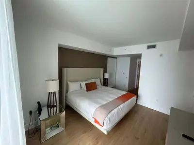 a bedroom with a large bed in a room at Lyfe-1005 in Hollywood