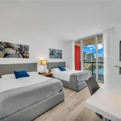 Oceanfront Studio with Beach Pool & Restaurants 010B
