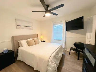 a bedroom with a bed and a ceiling fan at Amazing 3-bedroom modern home in Coral Gables area in Miami